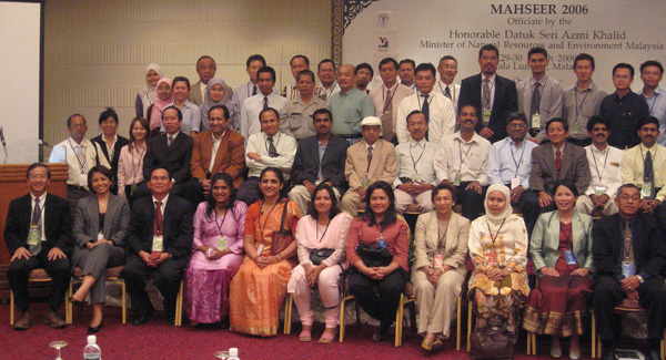 Jephrin (Front row, third from the left) at the International Symposium on mahseer in Kuala Lumpur, 2006