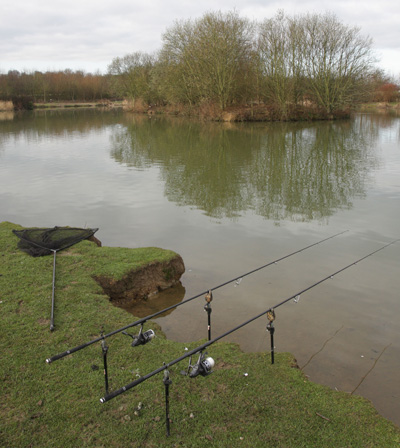 A small commercial carp venue – would you really choose to use a 3.5lb fast action rod and big pit reel? Many would!