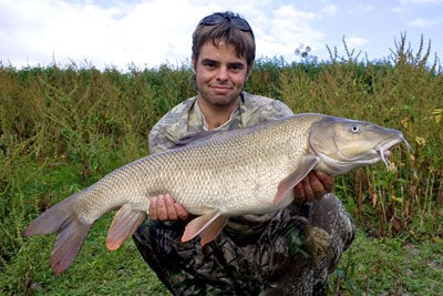 Daz and his big Trent barbel that weighed 11lb 13oz