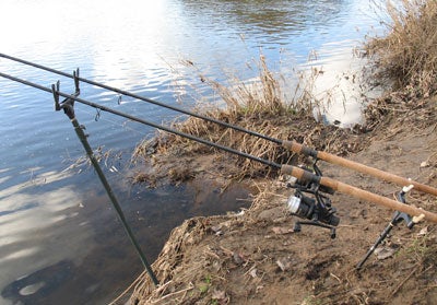 The Korum Twin Buzz Bar supports two barbel rods