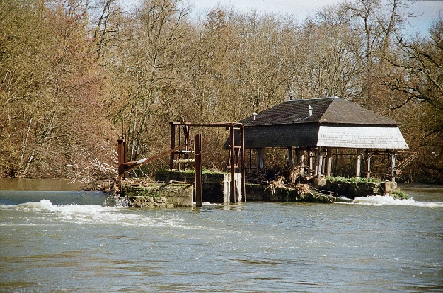 St Simeux Weir Pecheries Buiding_resize_54.jpg