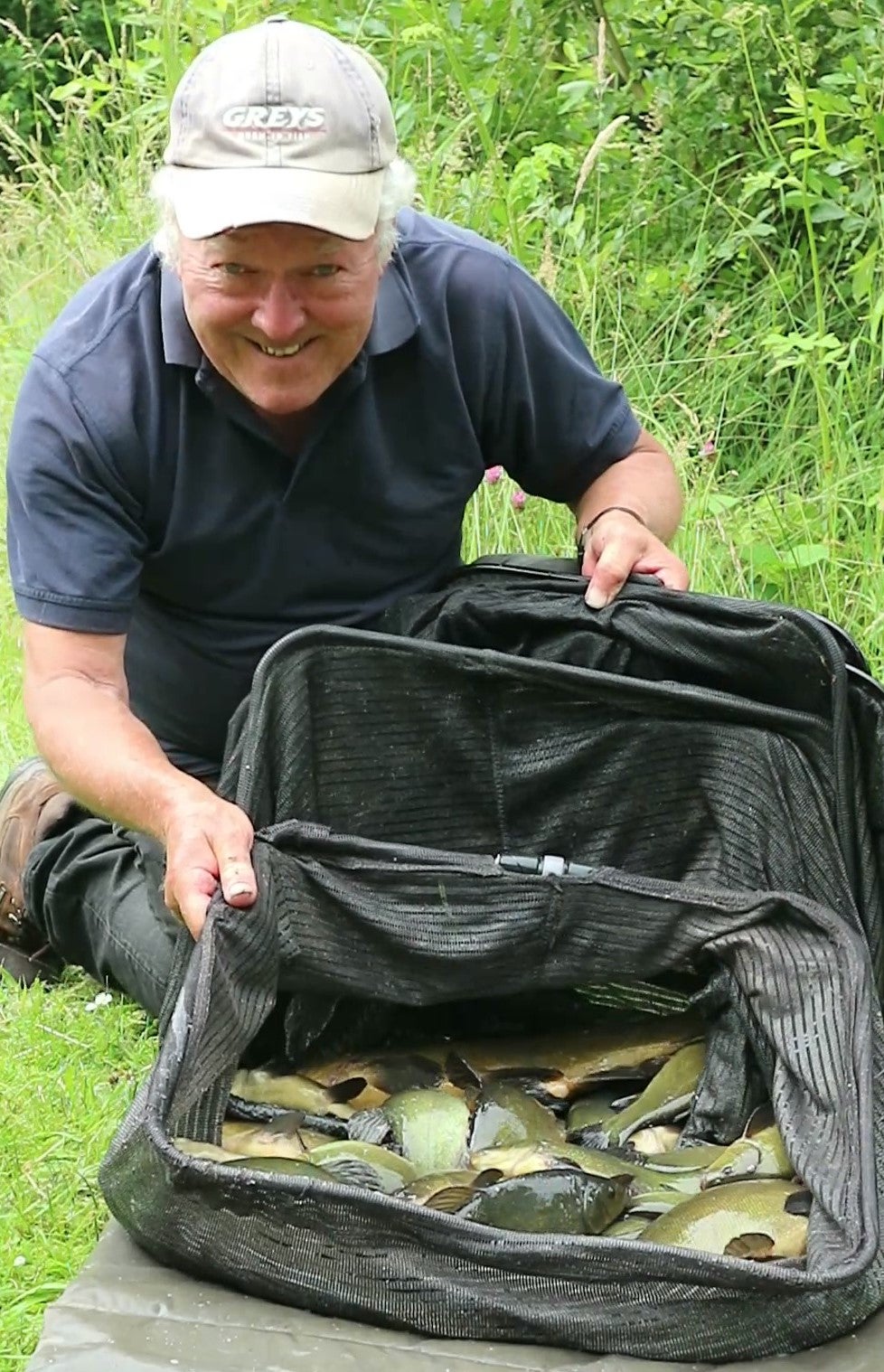 Cap black and green Burt Baits Coarse Carp Match Fishing Clothing